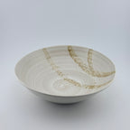 Assiette creuse en grès blanc – Blanc satiné et vanille sablé