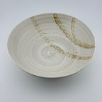 Assiette creuse en grès blanc – Blanc satiné et vanille sablé