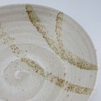 Assiette creuse en grès blanc – Blanc satiné et vanille sablé