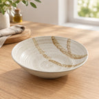Assiette creuse en grès blanc – Blanc satiné et vanille sablé