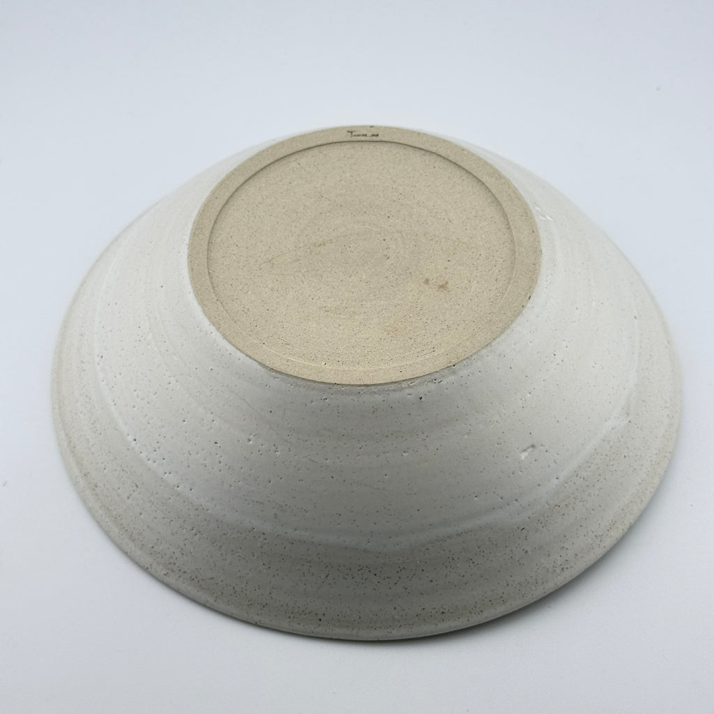 Assiette creuse en grès blanc – Blanc satiné et vanille sablé