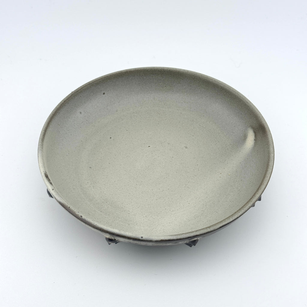 Assiette creuse Oursin en grès rouge – Blanc et noir
