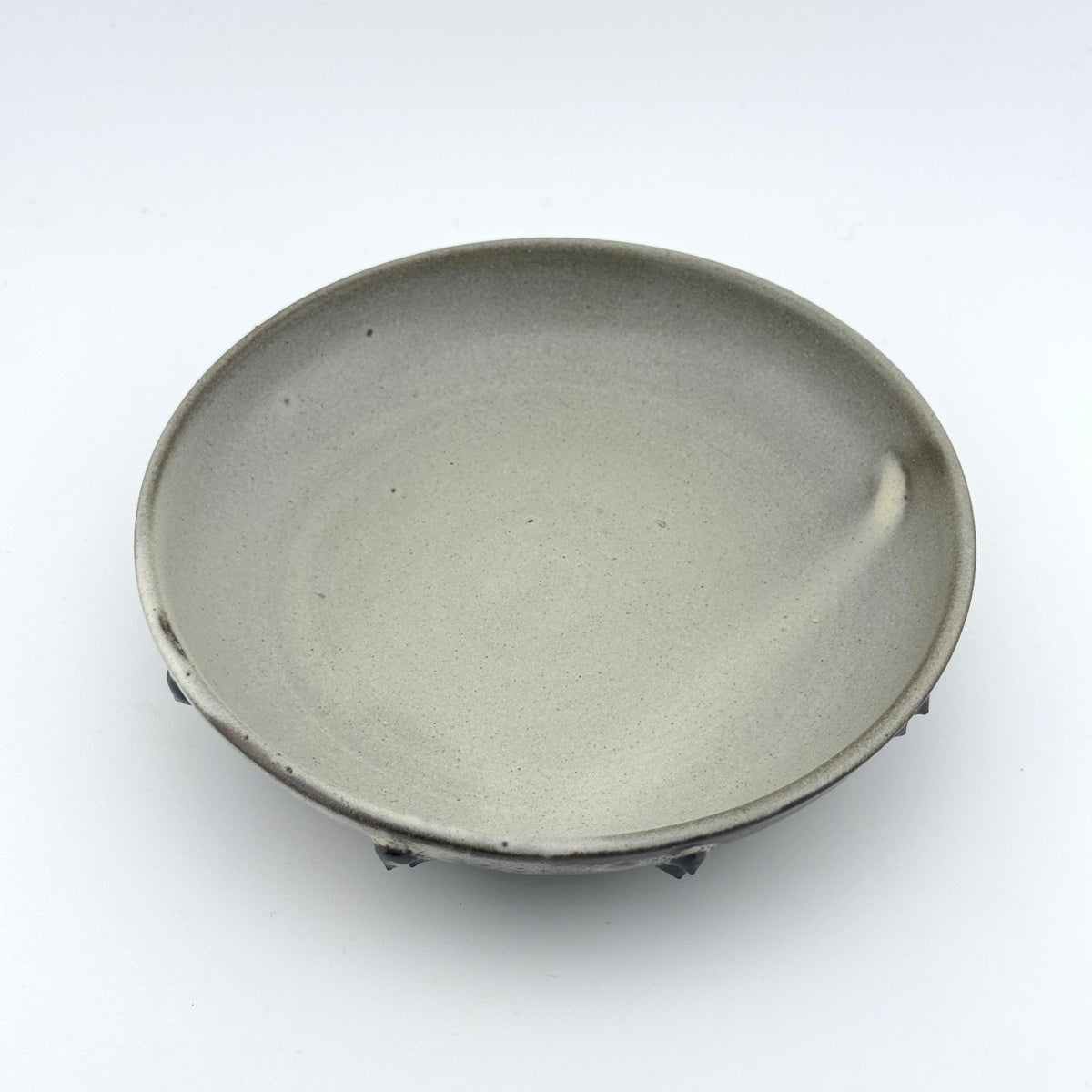 Assiette creuse Oursin en grès rouge – Blanc et noir