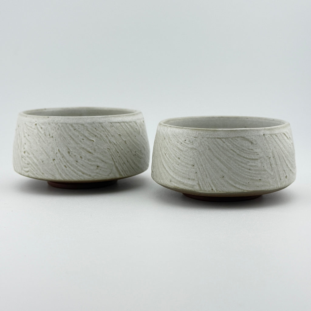 Duo de bols à thé japonais – Grès rouge sauvage de l’Estérel, blanc mat satiné texturé