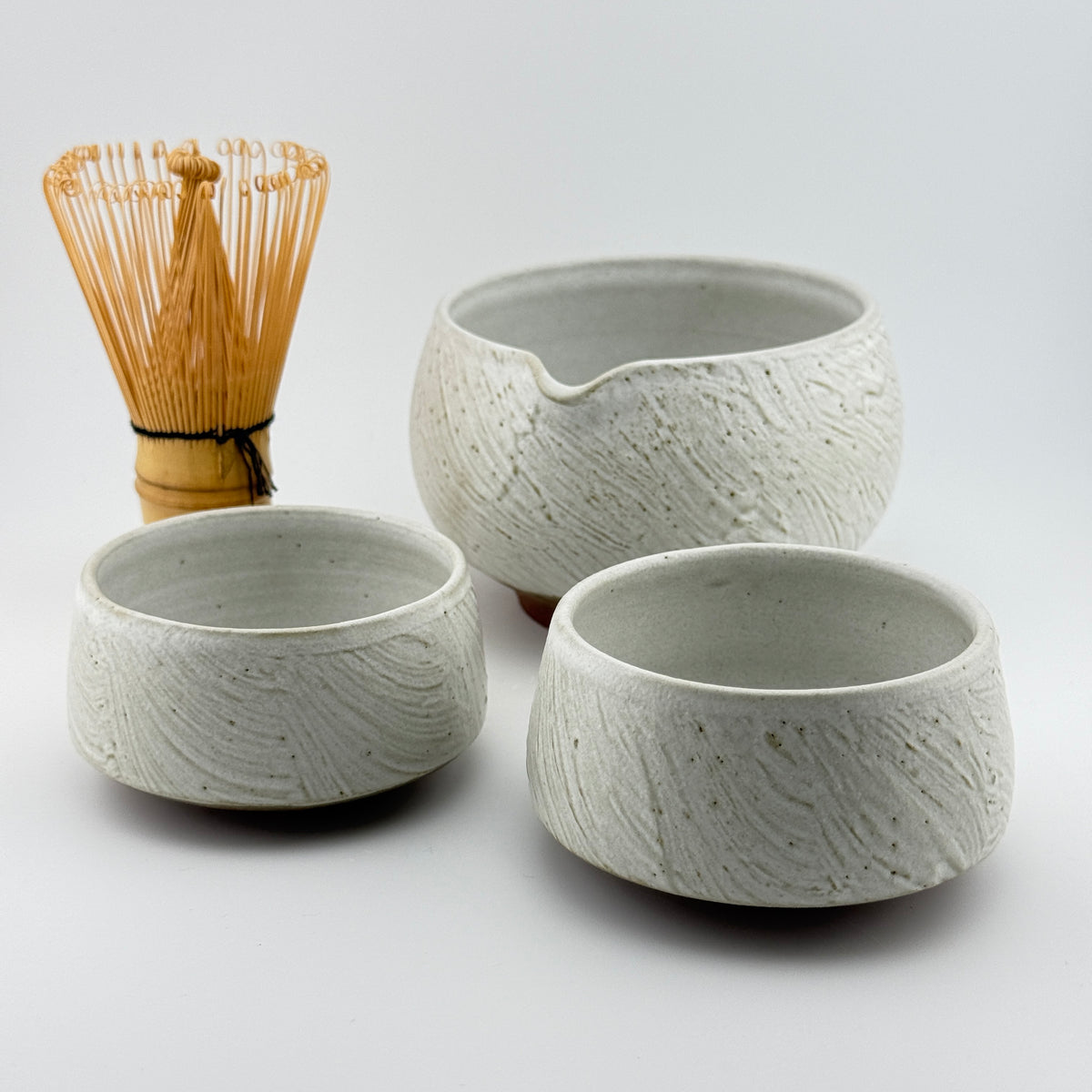 Duo de bols à thé japonais – Grès rouge sauvage de l’Estérel, blanc mat satiné texturé