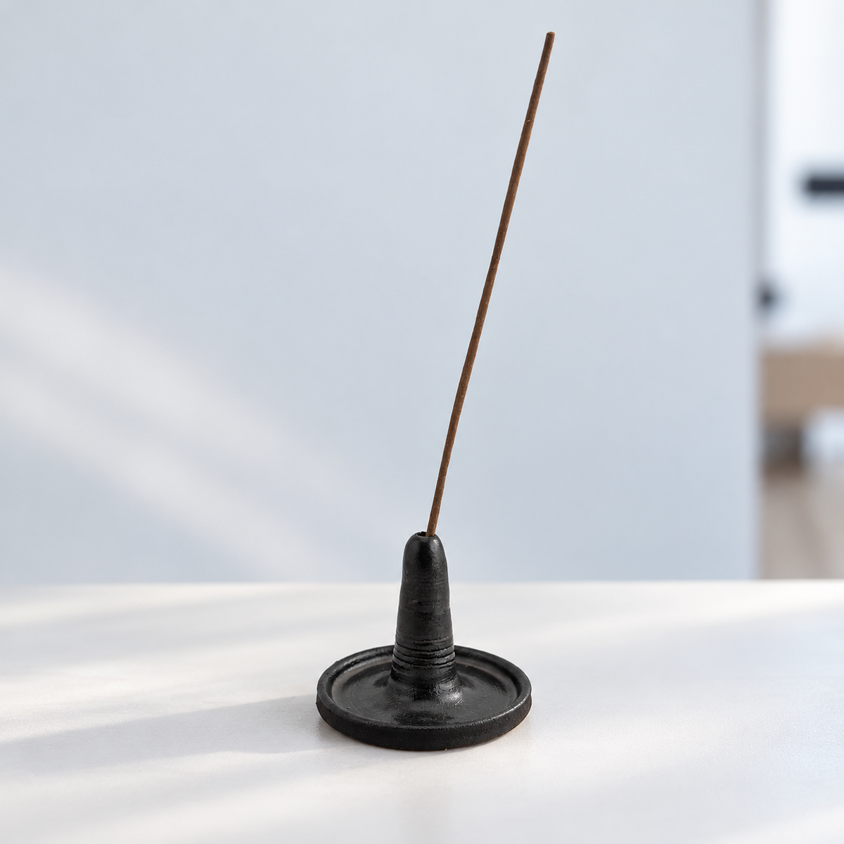 Porte-encens bâton « Rituel » en grès noir African Stone – Noir satiné