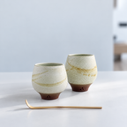 Tasses à thé en Grès rouge sauvage de l’Estérel – Blanc et nuances vanille
