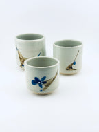 Yunomi en grès blanc avec décor sumi-e cobalt, tasses à thé japonaise façonnées à la main par Terresme.