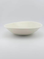 Assiette creuse en porcelaine blanche faite main, émail transparent brillant – Terres.me – vue 1