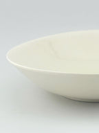 Assiette creuse en porcelaine blanche faite main, émail transparent brillant – Terres.me – vue 2
