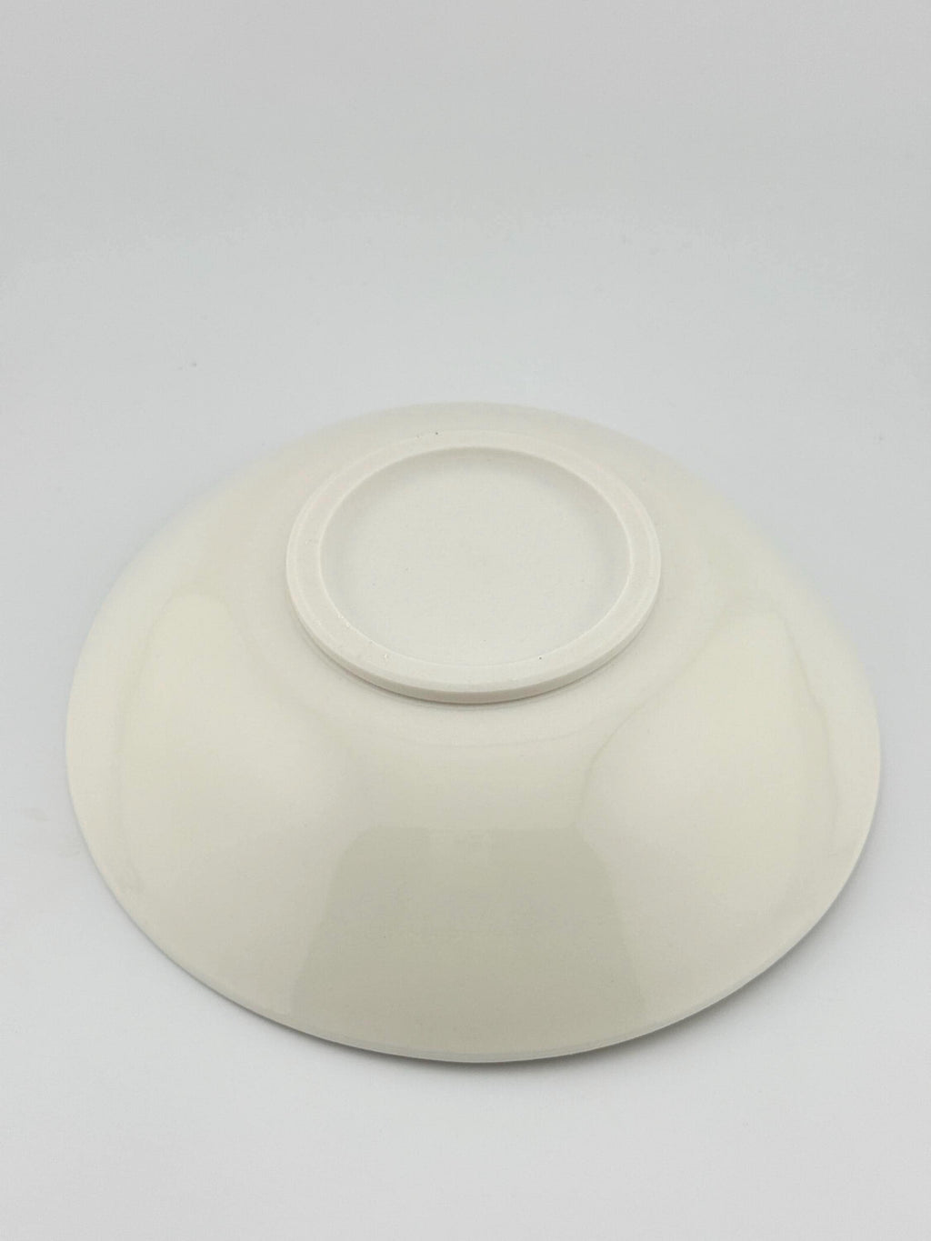 Assiette creuse en porcelaine blanche faite main, émail transparent brillant – Terres.me – vue 6