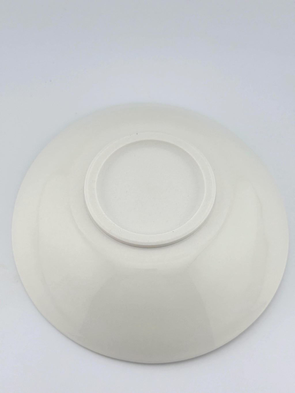 Assiette creuse en porcelaine blanche faite main, émail transparent brillant – Terres.me – vue 8