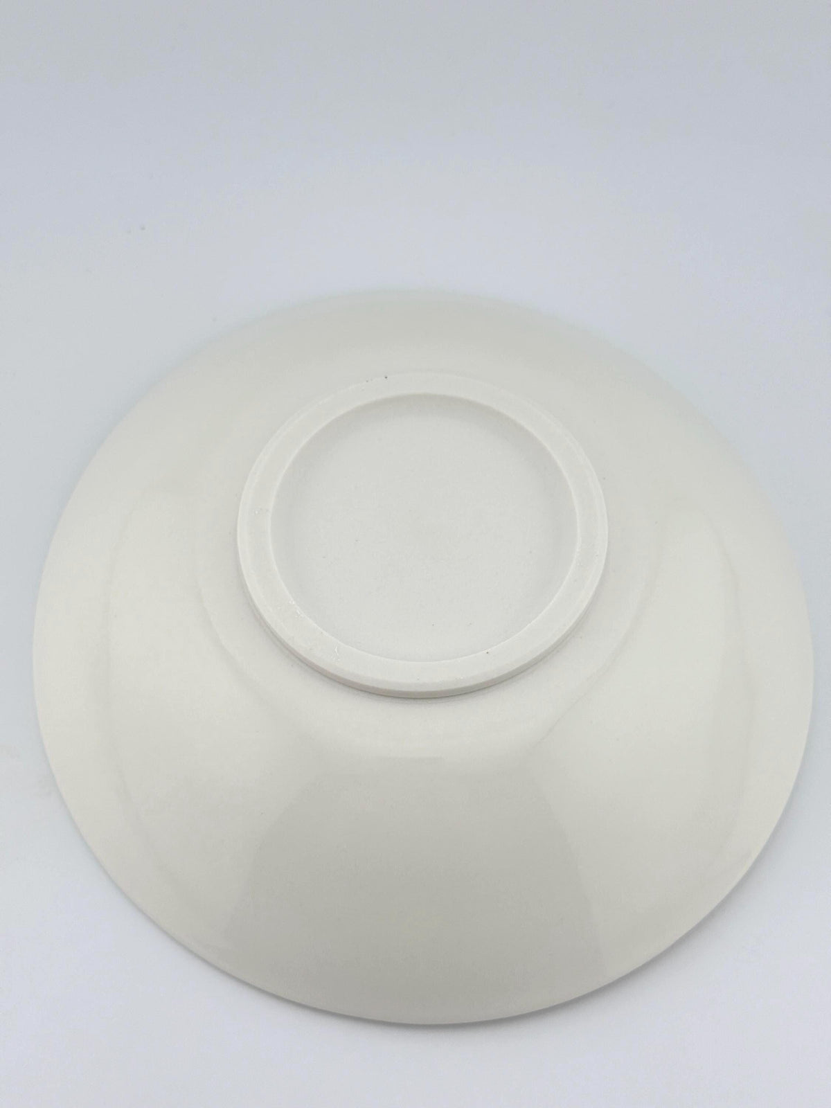 Assiette creuse en porcelaine blanche faite main, émail transparent brillant – Terres.me – vue 8