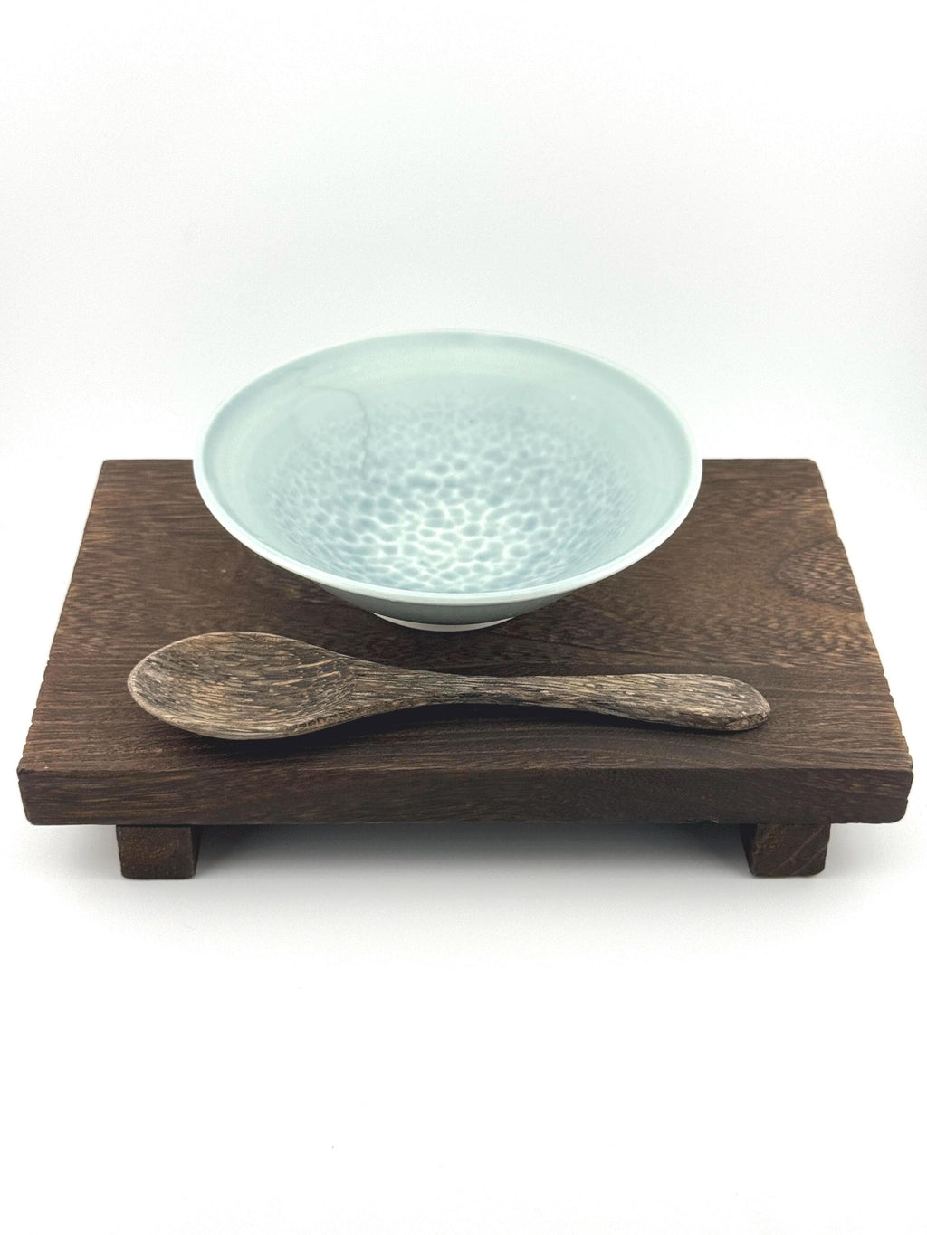 Assiette creuse en porcelaine céladon bleu-vert faite main – Terres.me – vue 2