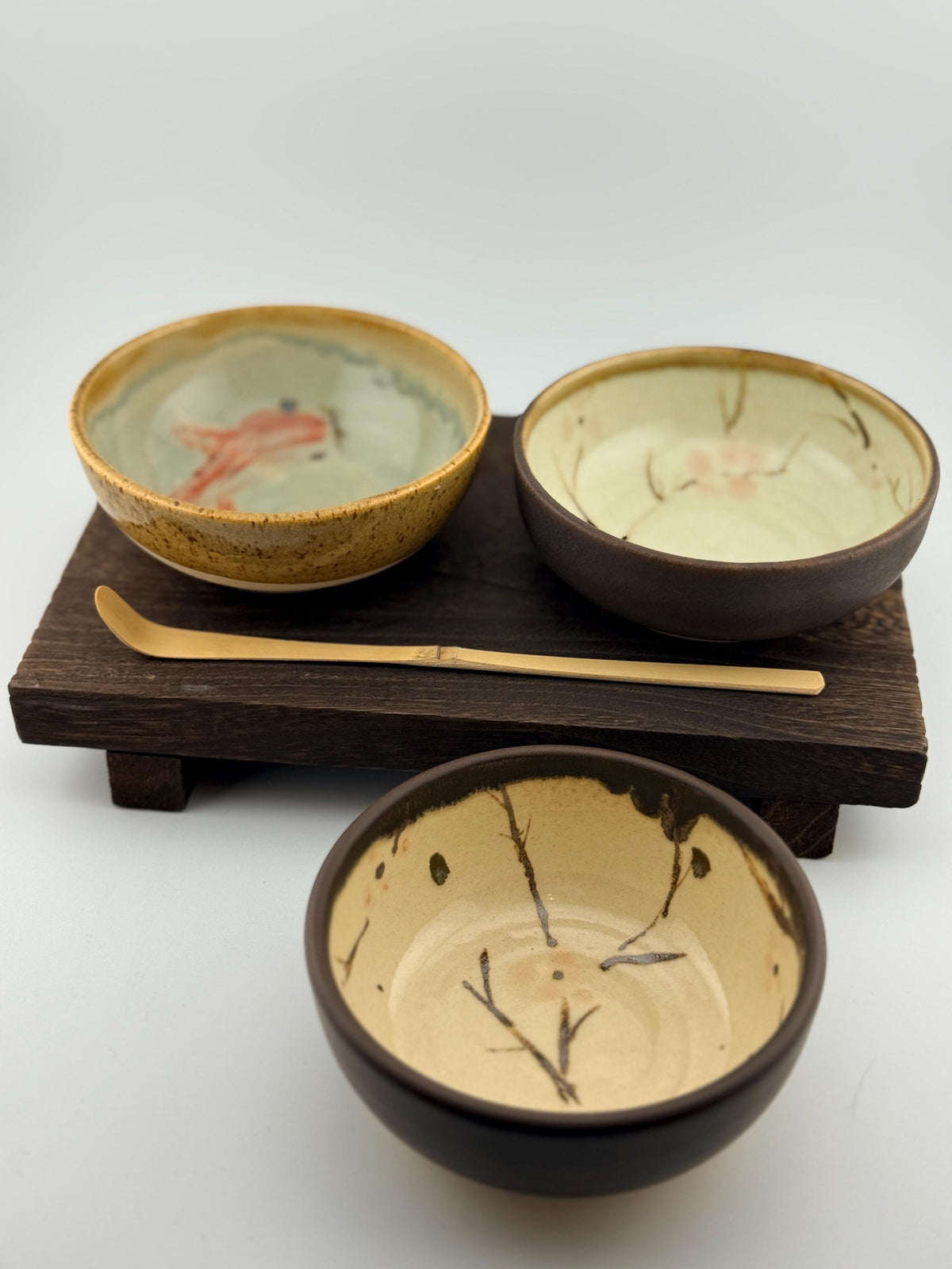 Bol artisanal en grès porcelainique, décor peint à la main inspiré de la peinture chinoise – Terres.me