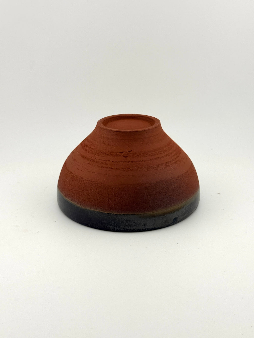 Bol en grès Xing Indigo, vue 5 sur 5, céramique artisanale façonnée à la main par Terresme.