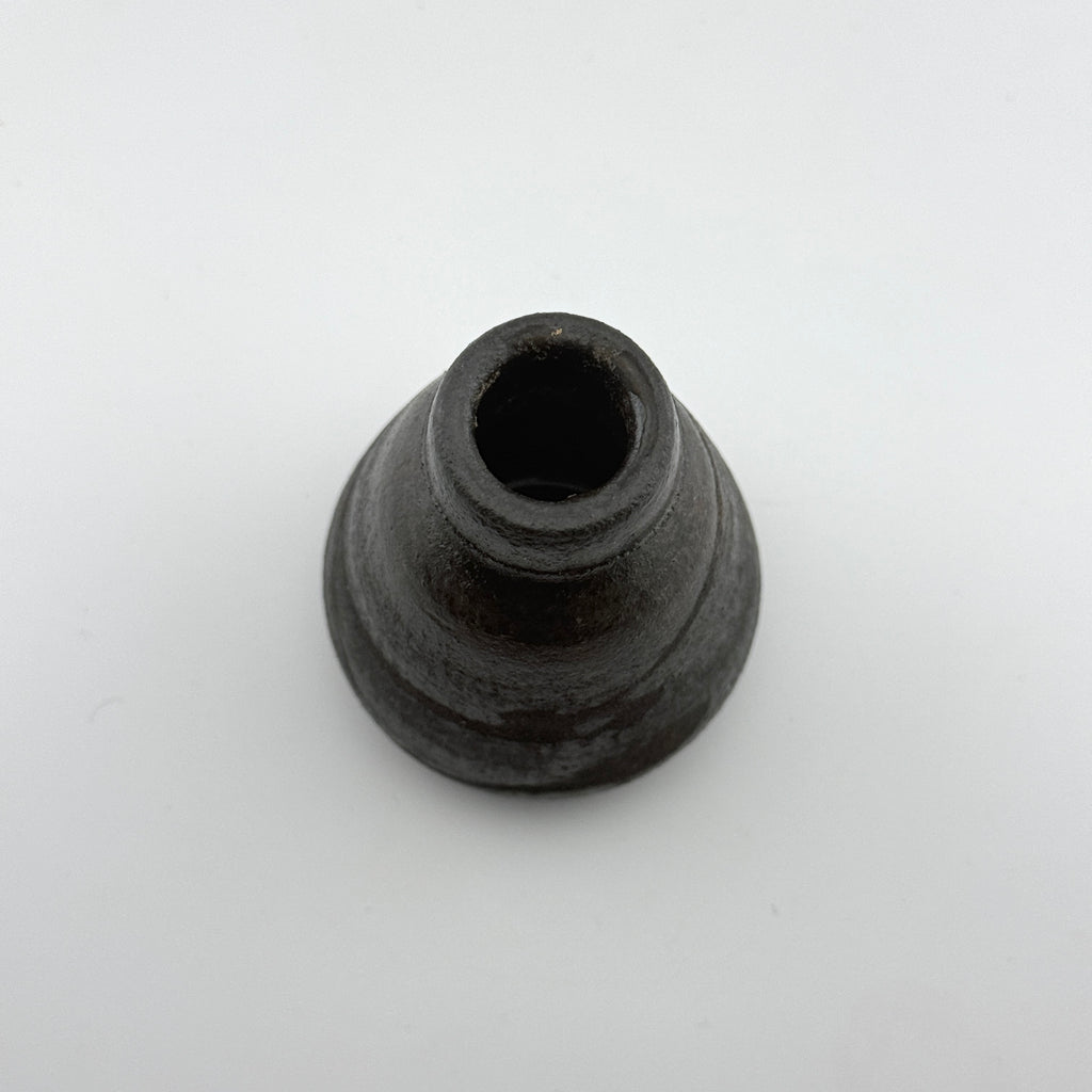 Bouteille à soja Shôyu-sashi en grès noir – Shino Matcha