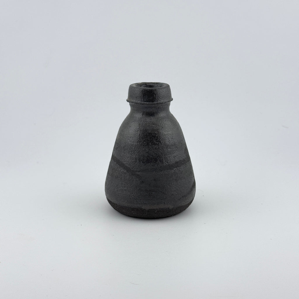 Bouteille à soja Shôyu-sashi en grès noir – Shino Matcha