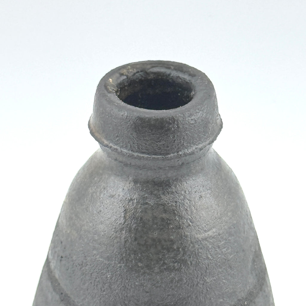 Bouteille à soja Shôyu-sashi en grès noir – Shino Matcha