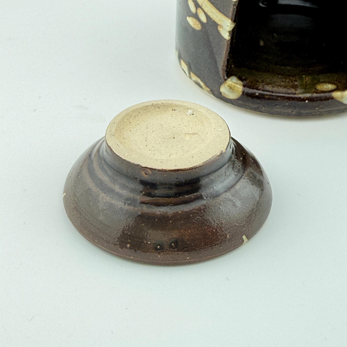 Brûleur d’huile essentielle artisanal en grès émaillé Tenmoku, céramique japandi Terres.me