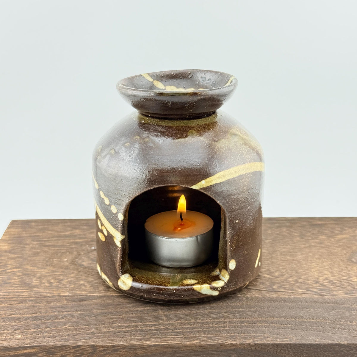 Brûleur d’huile essentielle artisanal en grès émaillé Tenmoku, céramique japandi Terres.me