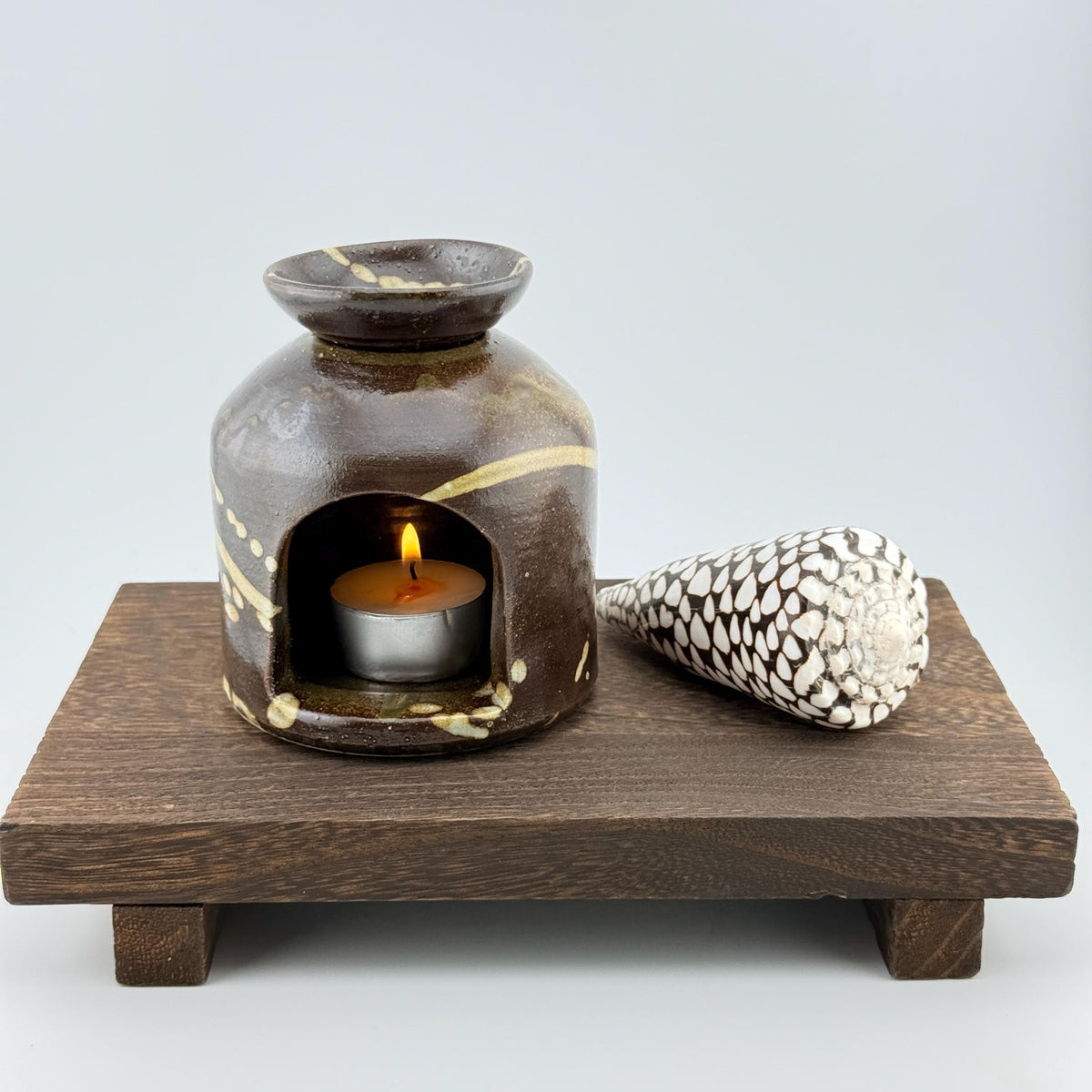 Brûleur d’huile essentielle artisanal en grès émaillé Tenmoku, céramique japandi Terres.me