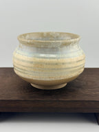 Cache-pot en grès caramel Toffee à effet cristallisé, vue 4 sur 10, céramique wabi-sabi façonnée à la main par Terresme.