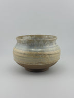 Cache-pot en grès caramel Toffee à effet cristallisé, vue 6 sur 10, céramique wabi-sabi façonnée à la main par Terresme.