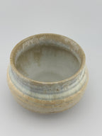 Cache-pot en grès caramel Toffee à effet cristallisé, vue 9 sur 10, céramique wabi-sabi façonnée à la main par Terresme.