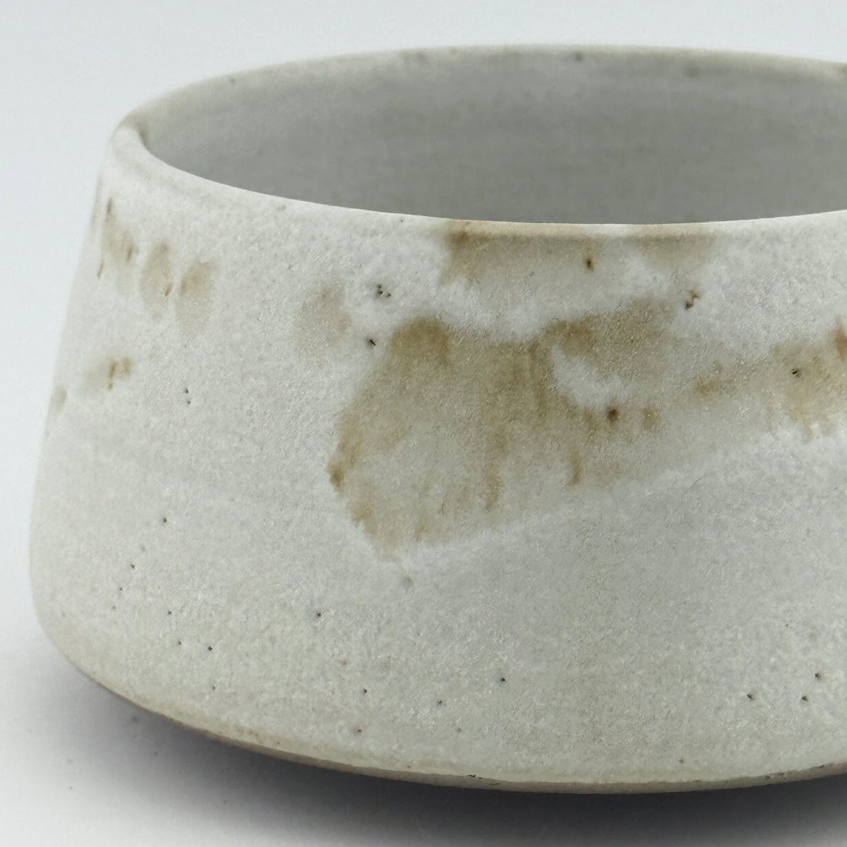 Bol à matcha en terre sauvage de l’Estérel – Chawan conique crème