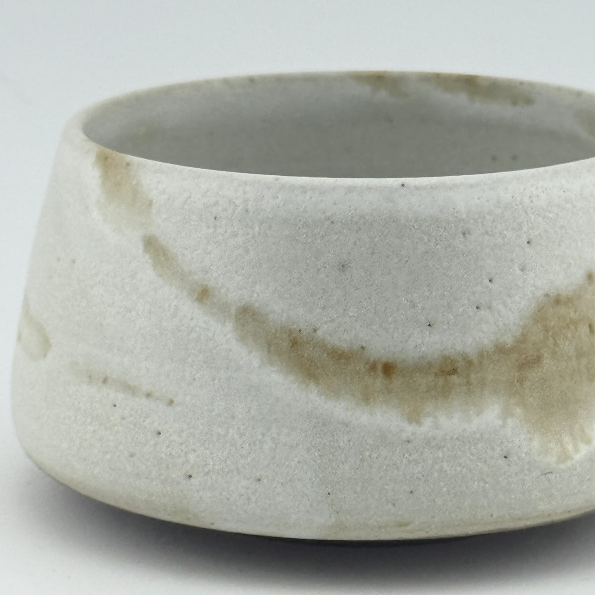 Bol à matcha en terre sauvage de l’Estérel – Chawan conique crème