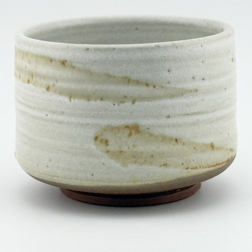 Chawan artisanal en terre rouge de l’Estérel, émail crème et pied laissé brut – Terres.me