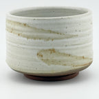 Chawan artisanal en terre rouge de l’Estérel, émail crème et pied laissé brut – Terres.me