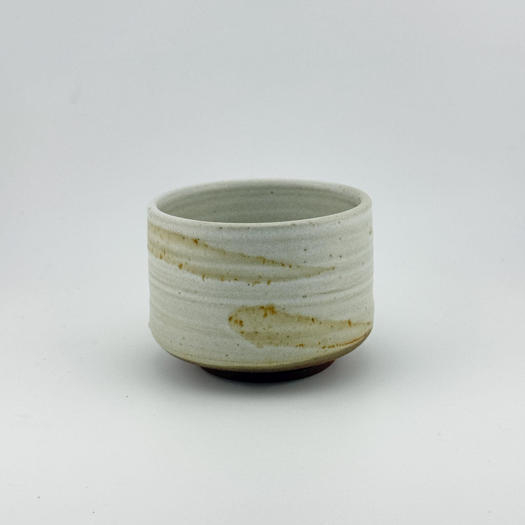 Chawan artisanal en terre rouge de l’Estérel, émail crème et pied laissé brut – Terres.me