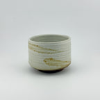 Chawan artisanal en terre rouge de l’Estérel, émail crème et pied laissé brut – Terres.me
