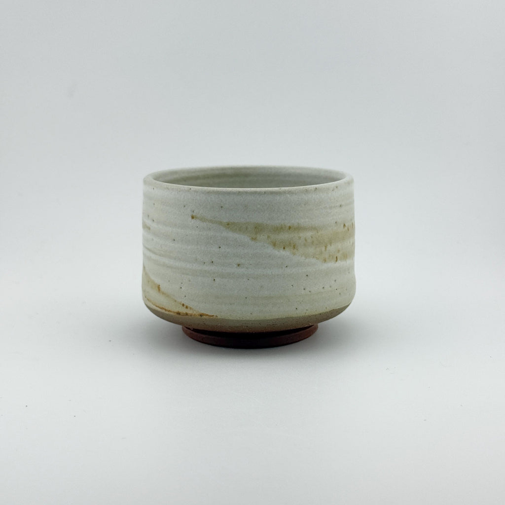 Chawan artisanal en terre rouge de l’Estérel, émail crème et pied laissé brut – Terres.me
