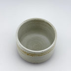 Chawan artisanal en terre rouge de l’Estérel, émail crème et pied laissé brut – Terres.me
