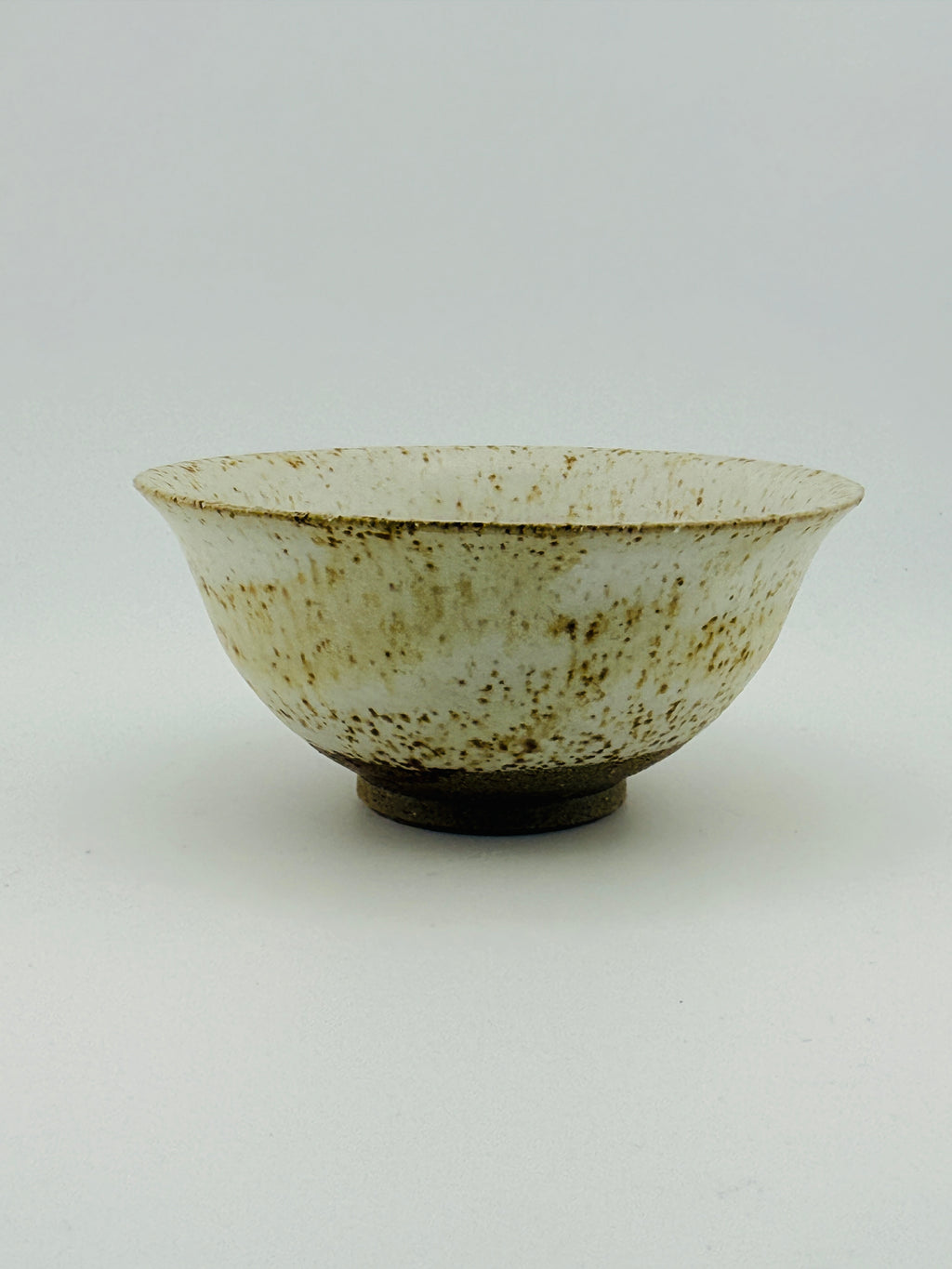 Chawan artisanal en grès mêlé de sable de Sardaigne