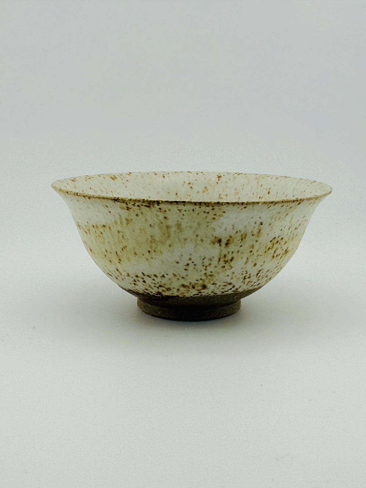 Chawan artisanal en grès mêlé de sable de Sardaigne