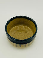 Chawan matcha GOZU en grès Saint-Amand, décor cobalt et émail Izara, fait main par Terresme — vue 8 sur 10.