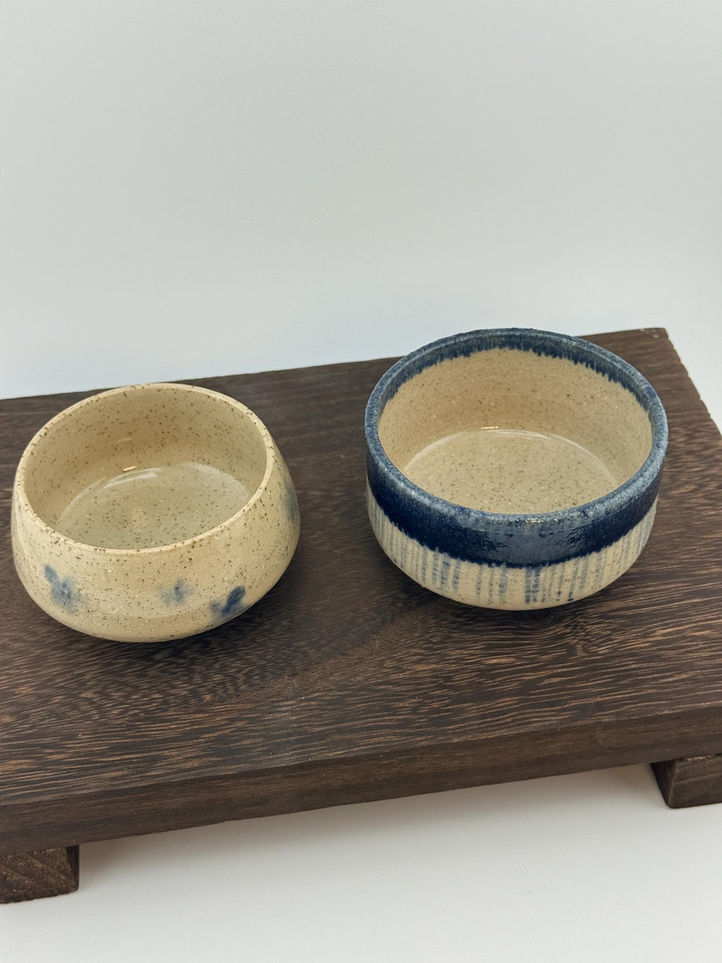 Chawan matcha GOZU en grès Saint-Amand, décor cobalt et émail Izara, fait main par Terresme — vue 9 sur 10.