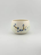 Chawan "Bol à thé" en porcelaine blanche décor sometsuke au cobalt, fait main par Terresme — vue 5 sur 10.