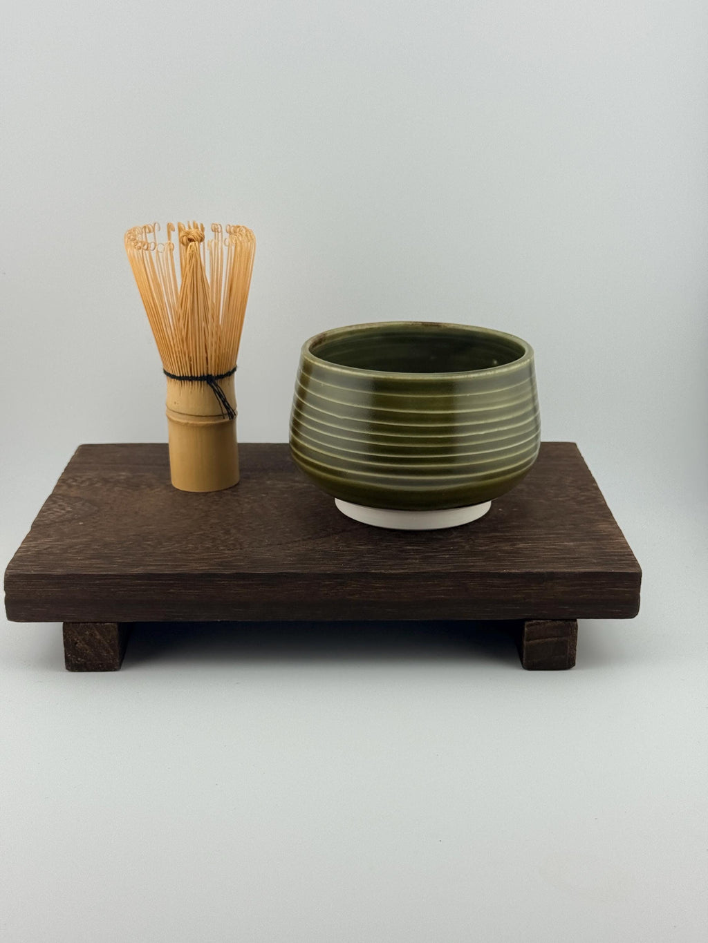 Céramique artisanale japandi : Chawan en porcelaine sous émail Tenmoku sombre, Terres.me.