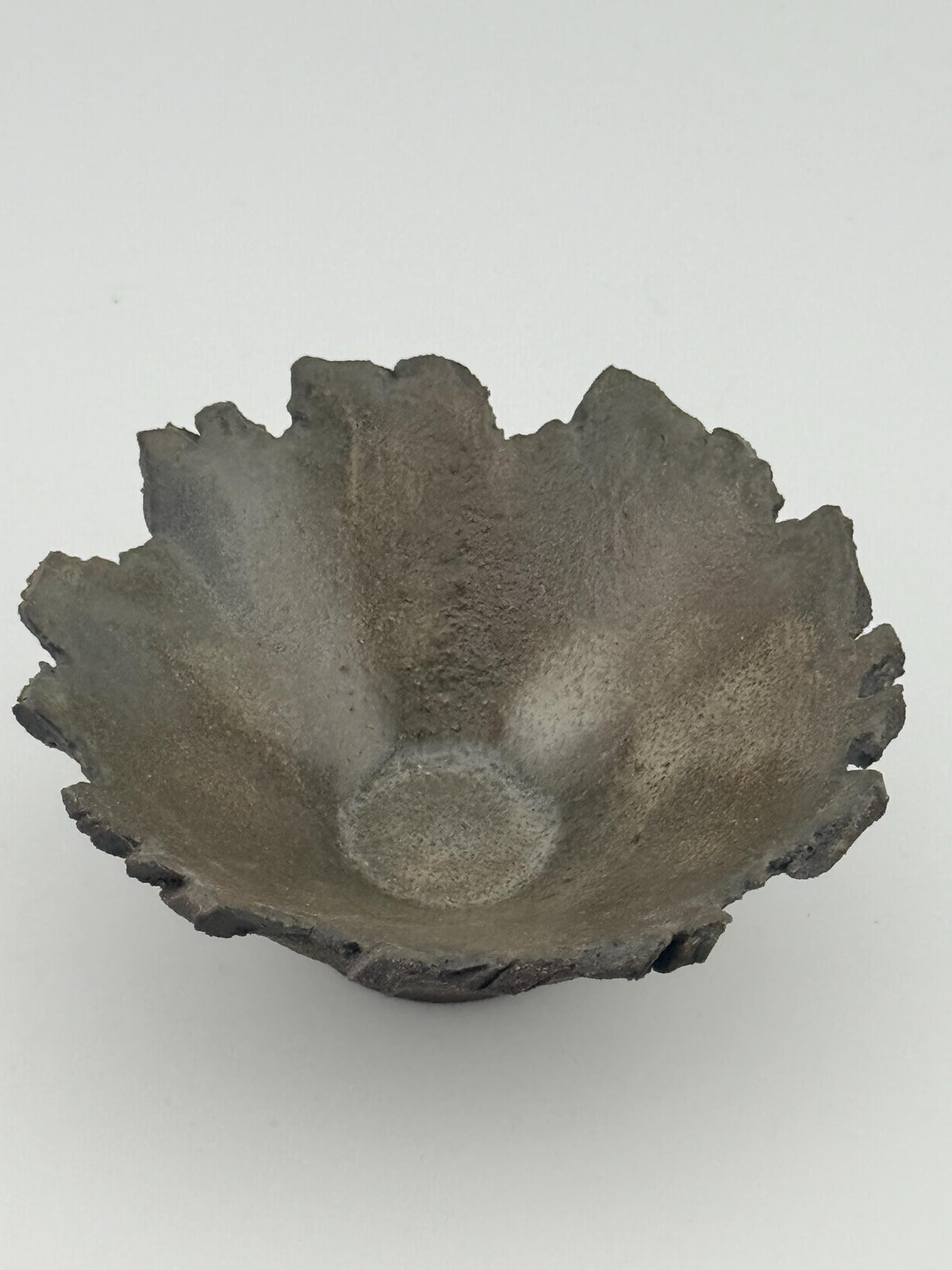 Coupelle à sauce ou condiment en grès noir African Stone, pièce unique tournée à la main, Terres.me.