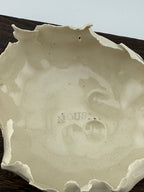 Coupelle décorative en grès porcelainique façonnée selon la technique du pincé, vue 3 sur 8, pièce unique wabi-sabi Terresme.
