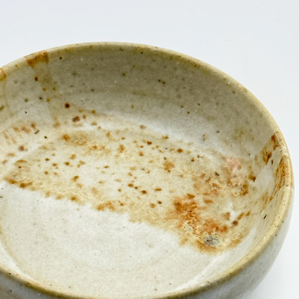 Coupelle porte-encens en grès rouge naturel de l’Estérel, céramique wabi-sabi faite main par Terres.me