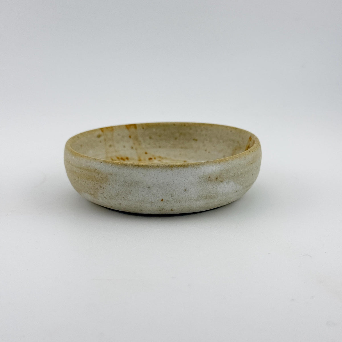 Coupelle porte-encens en grès rouge naturel de l’Estérel, céramique wabi-sabi faite main par Terres.me