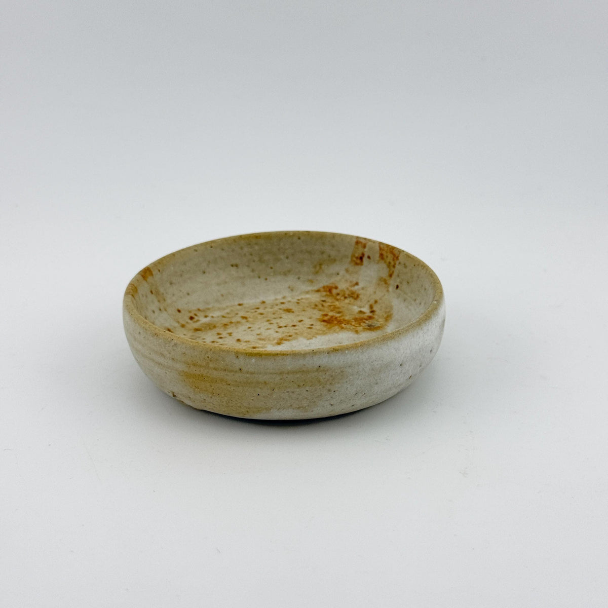 Coupelle porte-encens en grès rouge naturel de l’Estérel, céramique wabi-sabi faite main par Terres.me