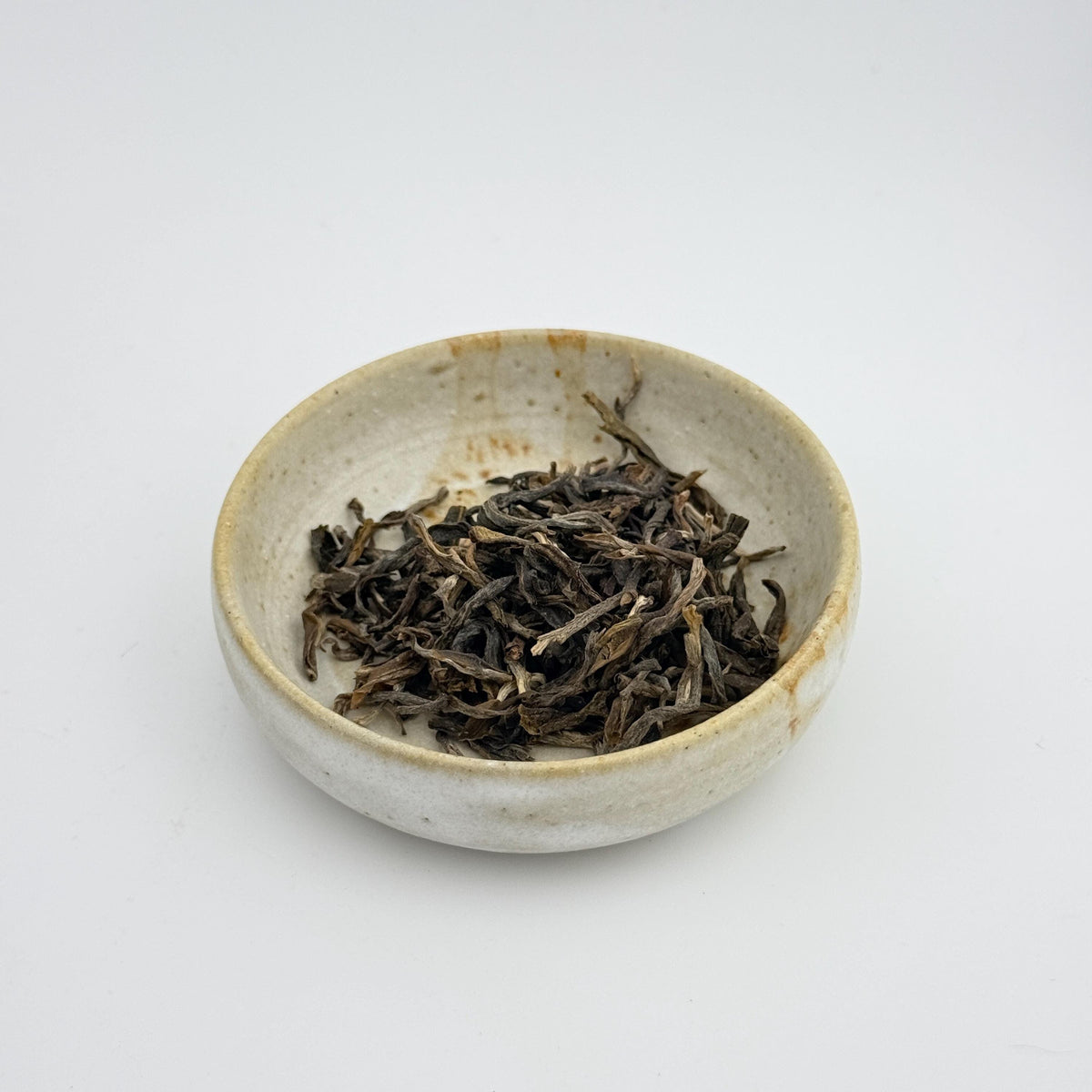 Coupelle porte-encens en grès rouge naturel de l’Estérel, céramique wabi-sabi faite main par Terres.me