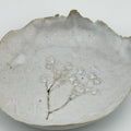 Coupelle blanche en grès et sable de Sardaigne avec impression de gypsophile, faite main par Terres.me